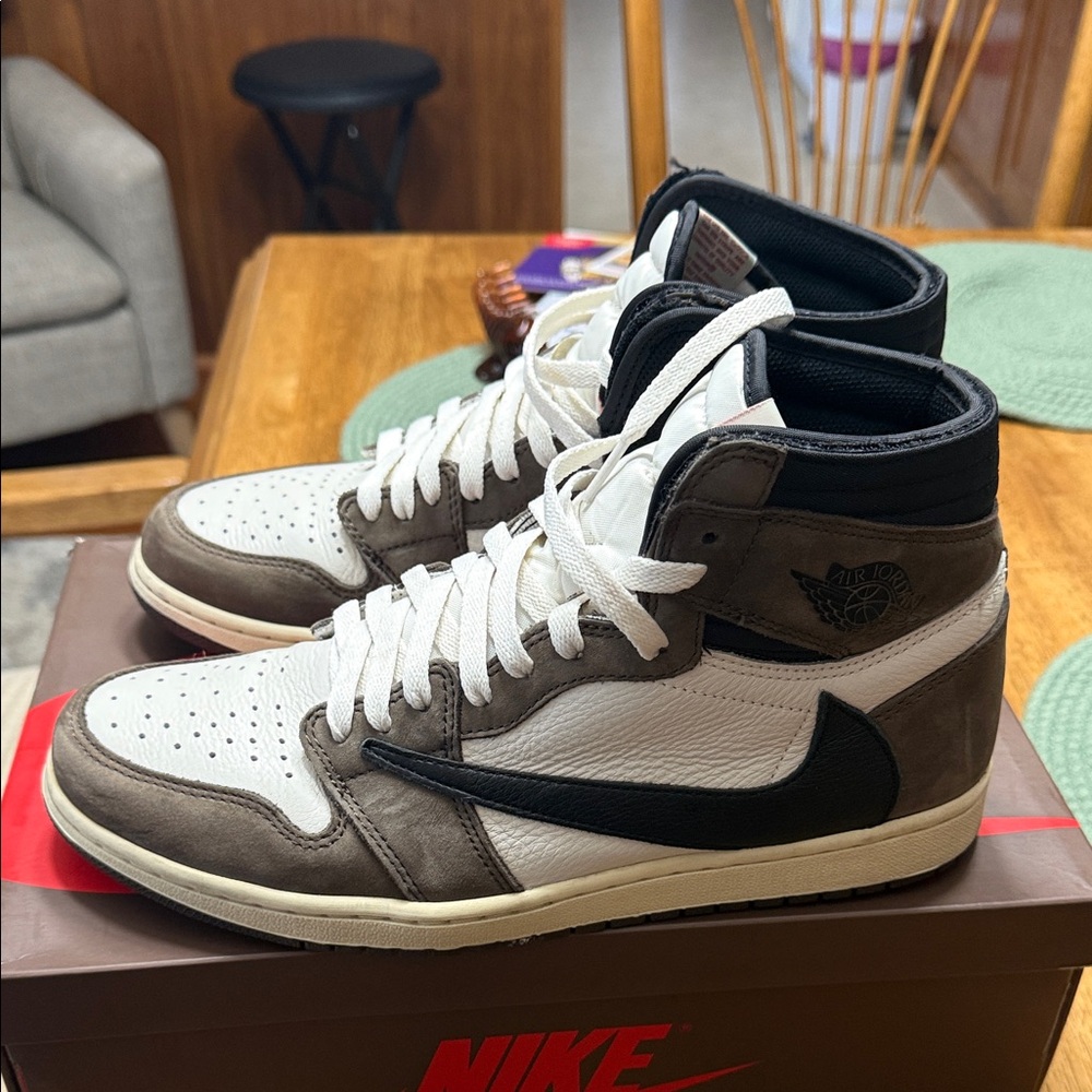 Jordan 1 Travis Scott mocha High